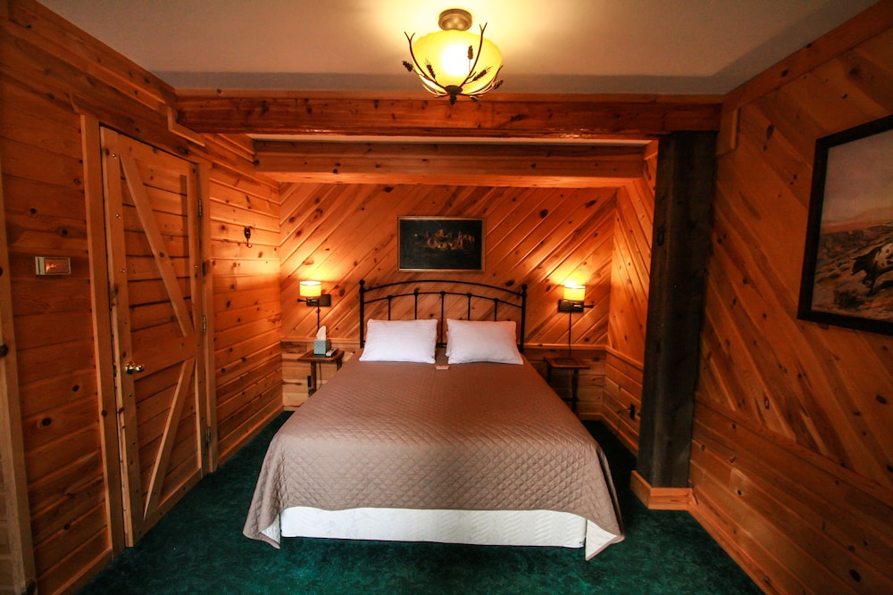 Standard Single Room, 1 Queen Bed, Mountain View (Charlie Russell) photo 2