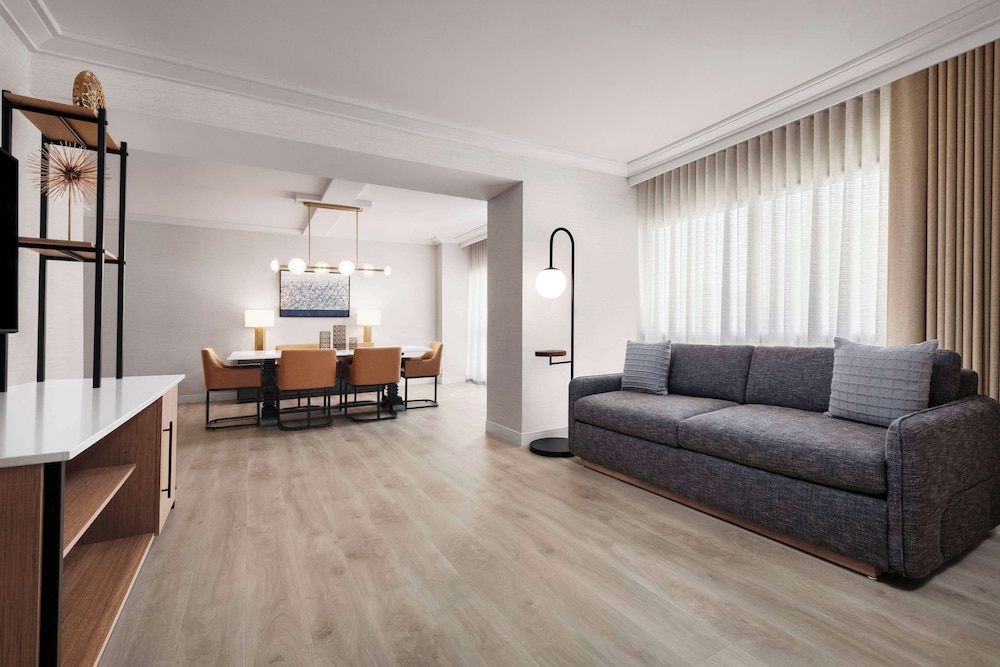 Suite (Hospitality) - Photo 5