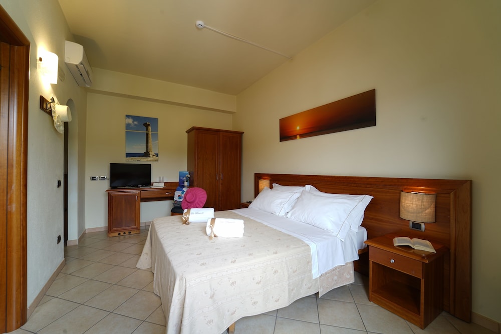 Economy Triple Room - Photo 1