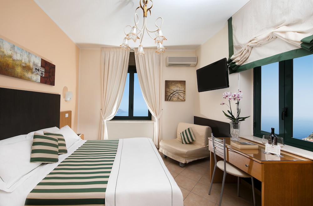 Economy Double Room photo 2