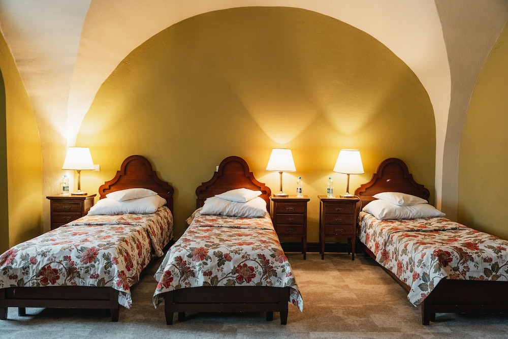 Standard Triple Room - Photo 3