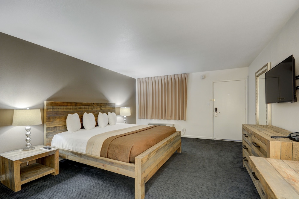 Deluxe Room, 1 King Bed - Photo 5