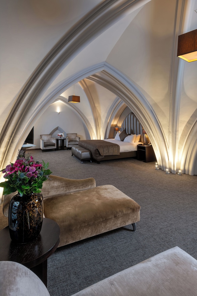 Deluxe Studio Suite - Photo 1