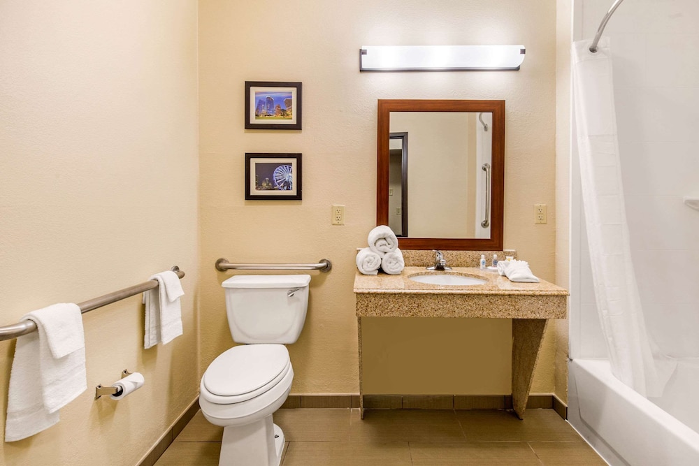 Suite, 2 Queen Beds, Accessible, Non Smoking photo 3