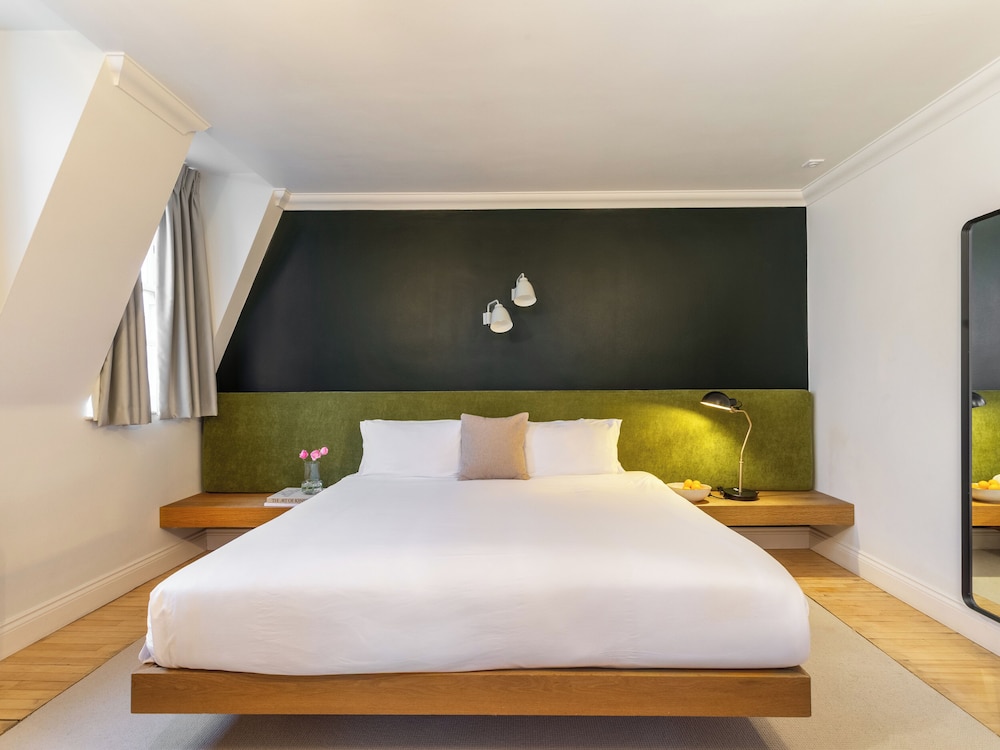 Extra Large Room with Sofa Bed