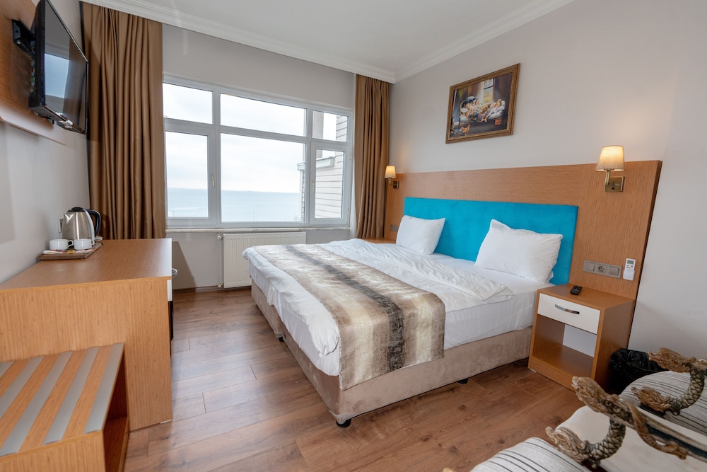 Triple Room with Sea View and Balcony photo 1