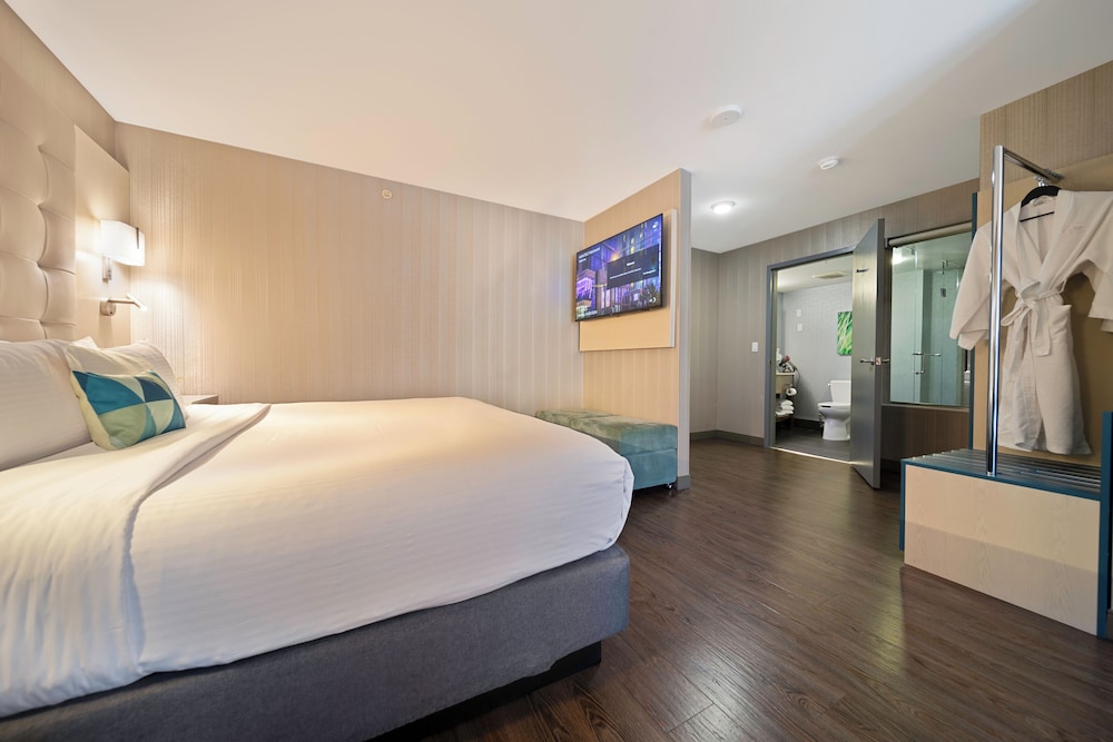 Signature Suite, 1 King Bed with Sofa bed