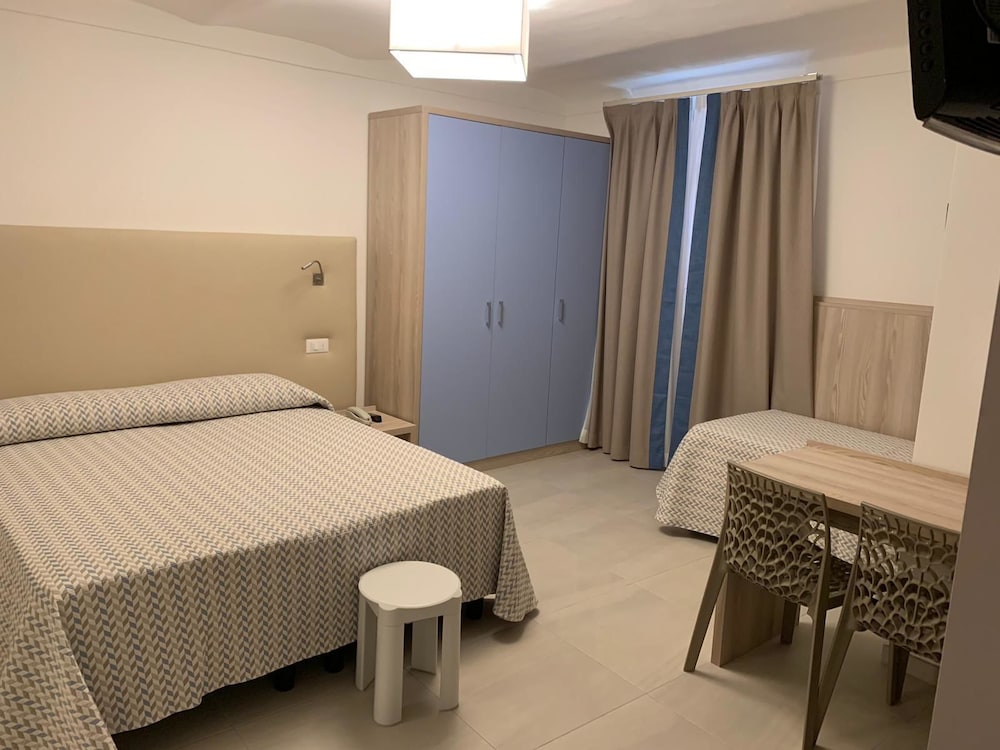 Double or Twin Room photo 2