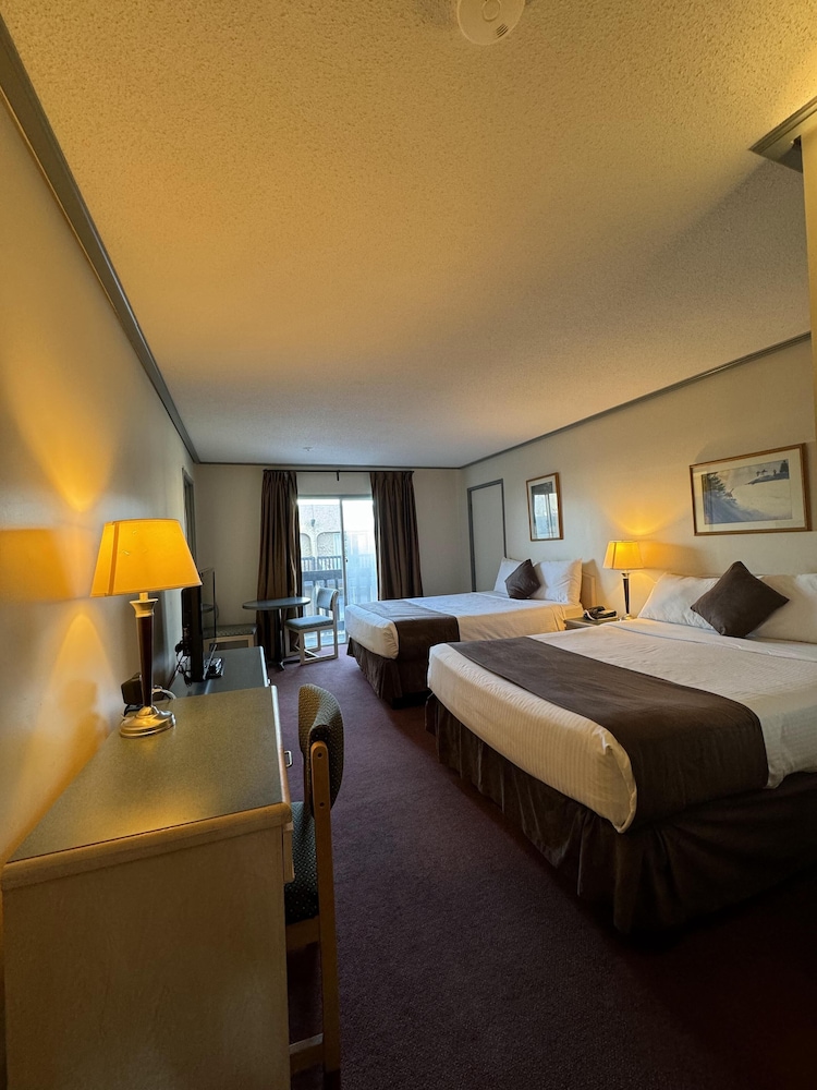Queen Kitchenette Room: 2 Queen Beds - Photo 4