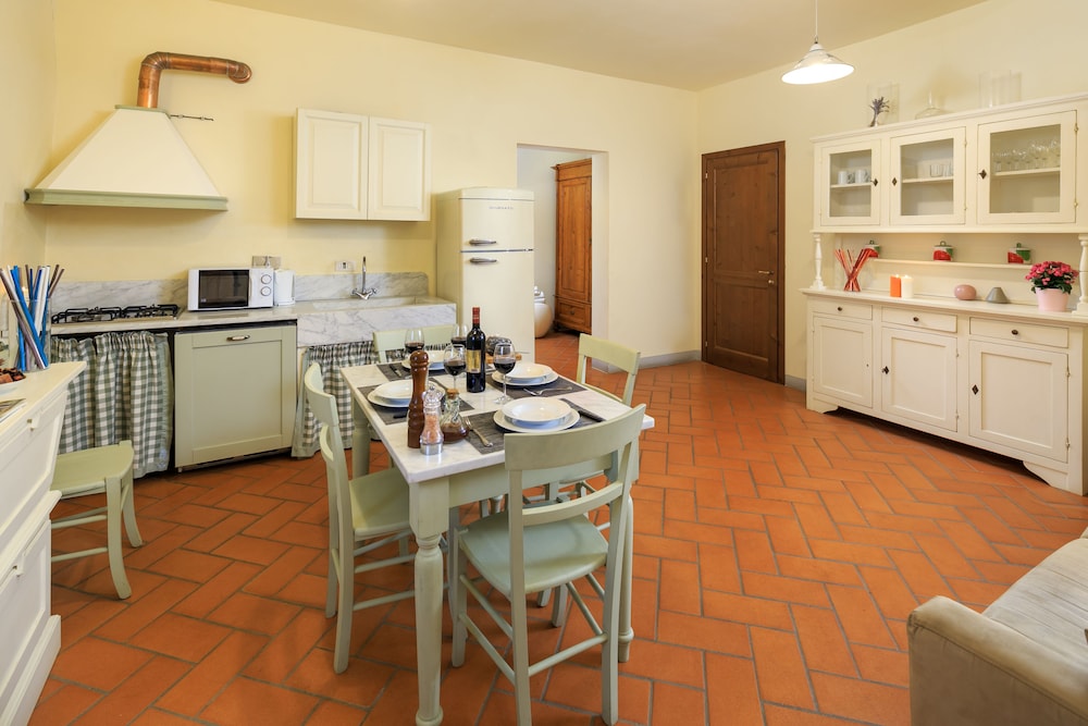 Family Apartment, 2 Bedrooms (LARGE) - Photo 9