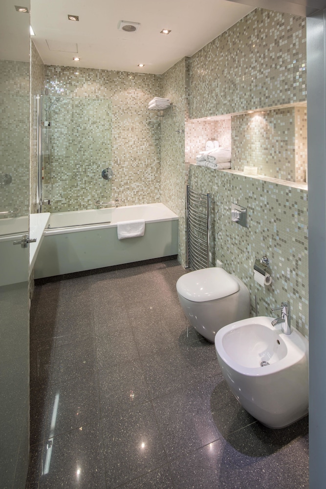 Deluxe Suite - Photo 5