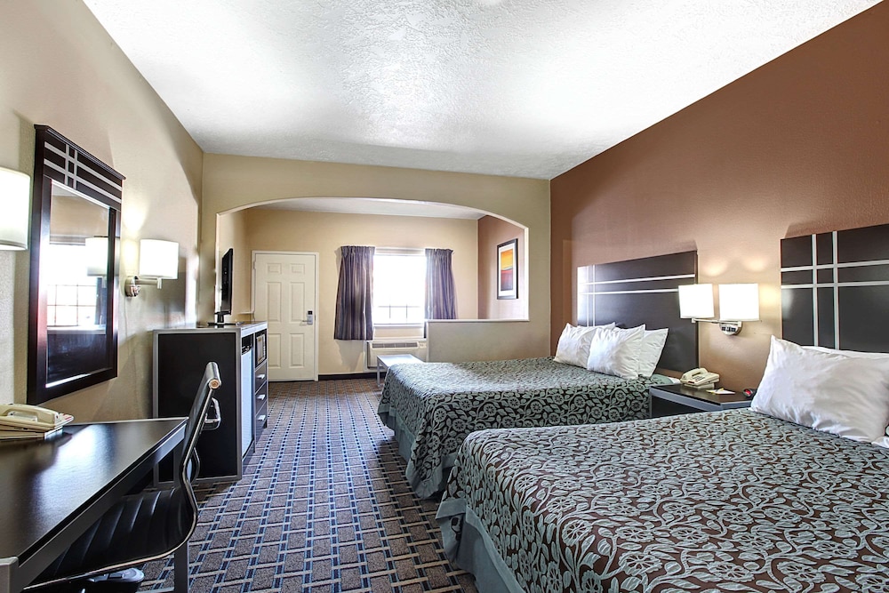 Suite, 2 Queen Beds, Smoking photo 1
