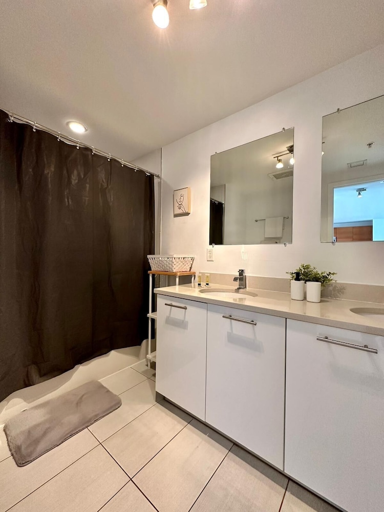 Zimmer im Gästezimmer - Geräumiges Doppelzimmer in Alba, Foto 12
