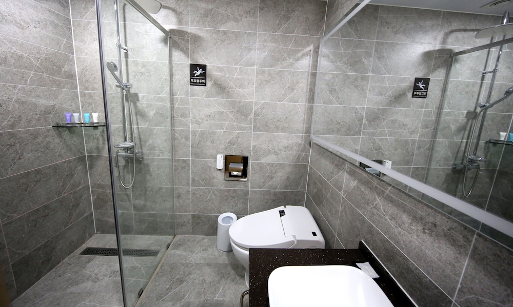 Standard Double Room (Half Ocean View) photo 2