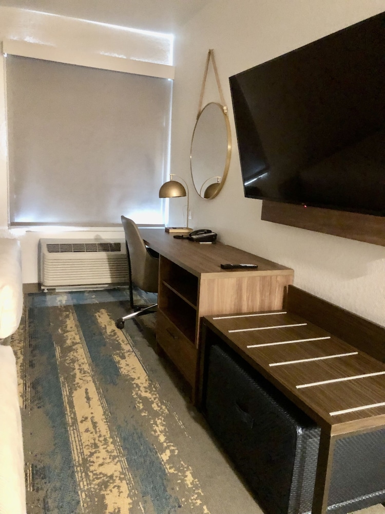 Room, 2 Queen Beds, Accessible, Non Smoking photo 2