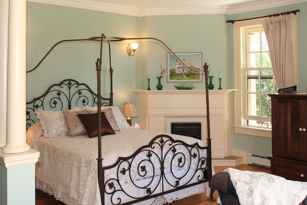 Premium Suite, 1 Queen Bed with Sofa bed, Kitchenette (Jetted Tub) (First floor) photo 2