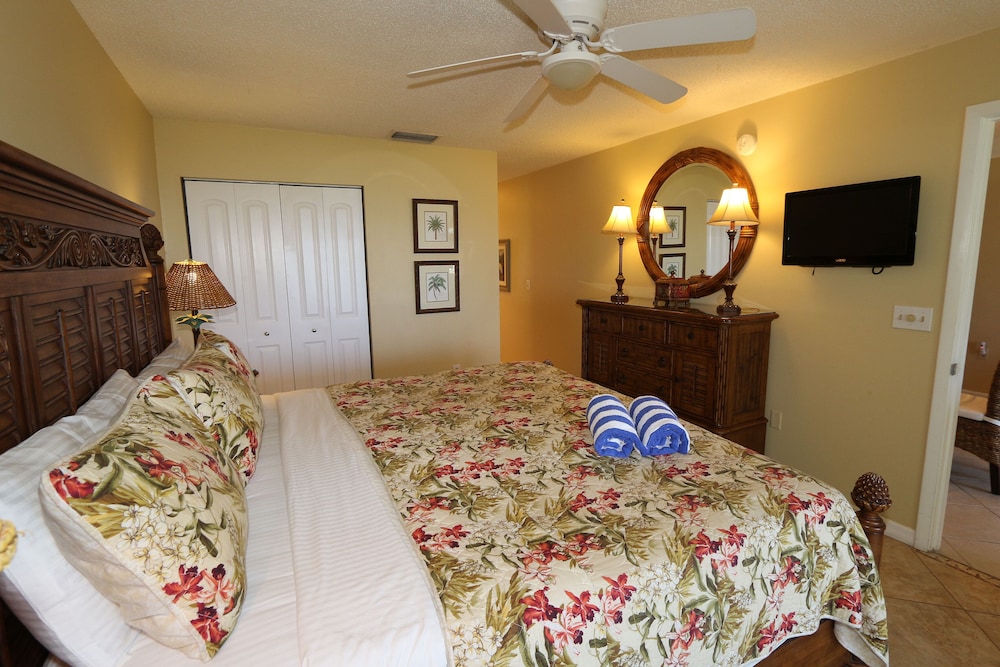 Condo, 2 Bedrooms, Beachfront photo 3