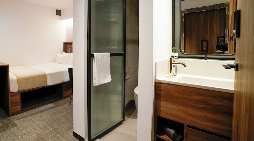Cabin M, Private Bathroom photo 2