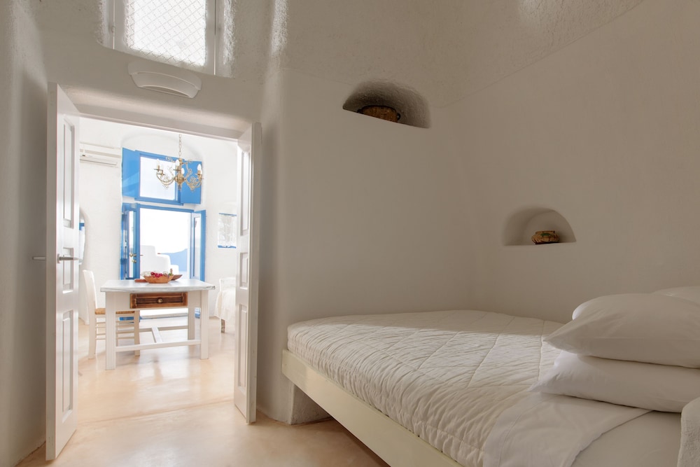 Traditional Room, Annex Building (Caldera View (2-3 Adults))