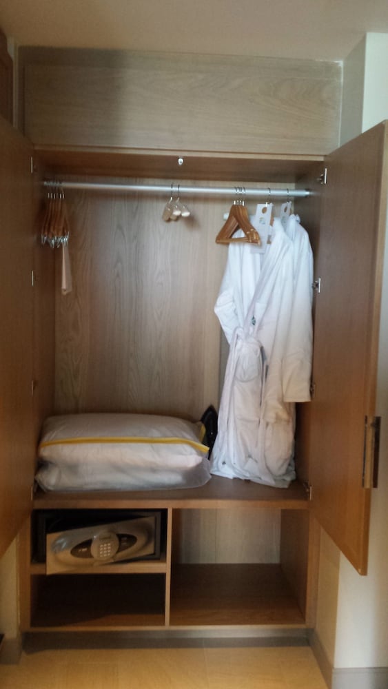 Premium Room, 1 King Bed, Accessible, Resort View