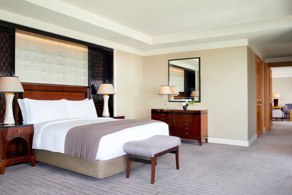 Suite, 1 King Bed photo 3