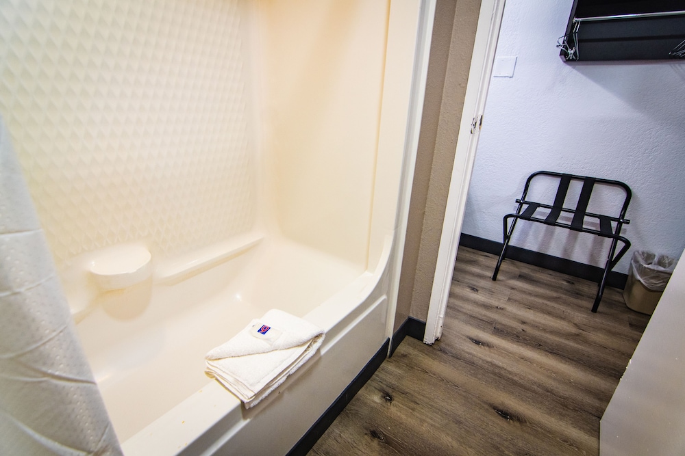 Premium Room, 1 Double Bed, Non Smoking, Refrigerator photo 3