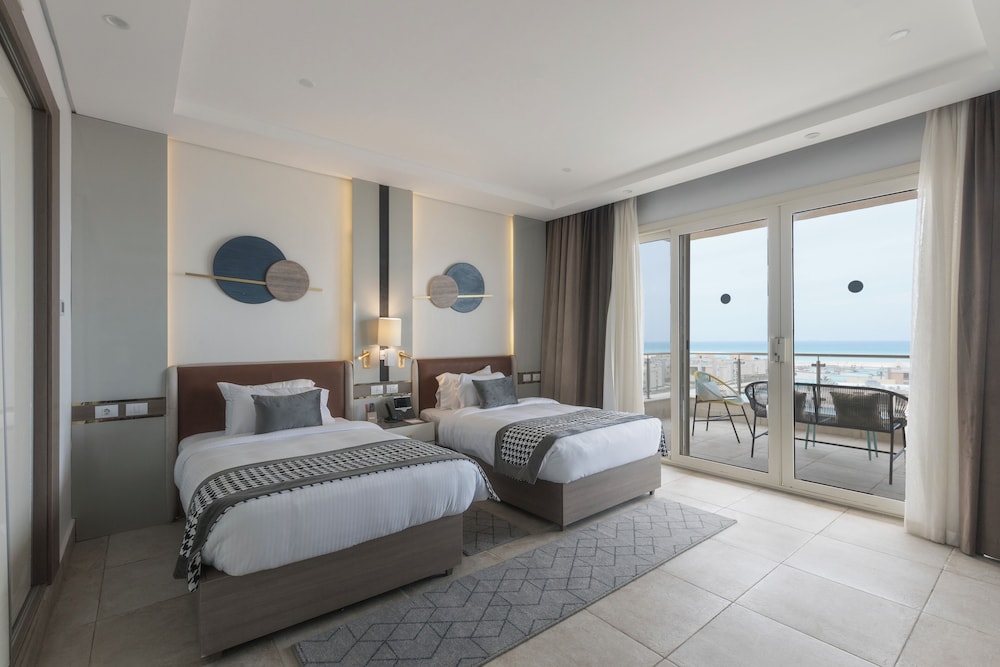 Premium Suite Pool View photo 1