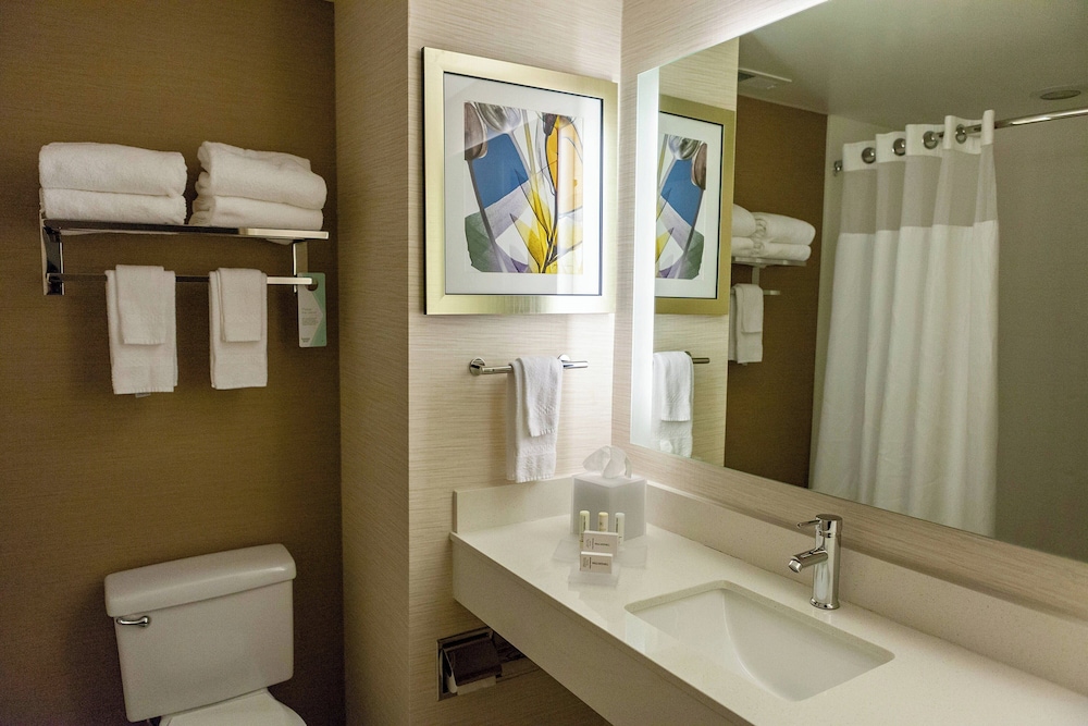 Room, 2 Queen Beds (Mobility/Hearing Access, Roll-in Shwr) photo 2