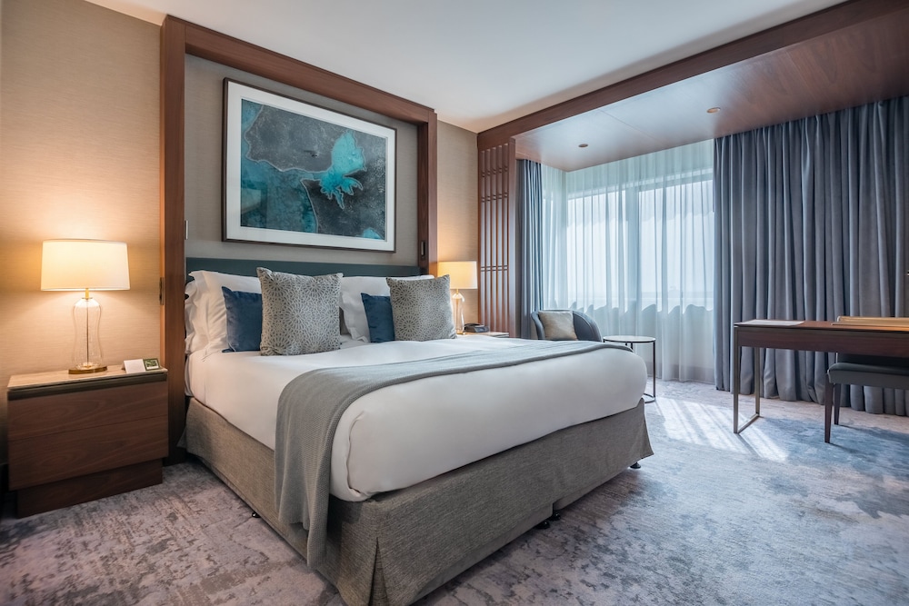 Classic Room, 1 Queen Bed, City View (High Floor)