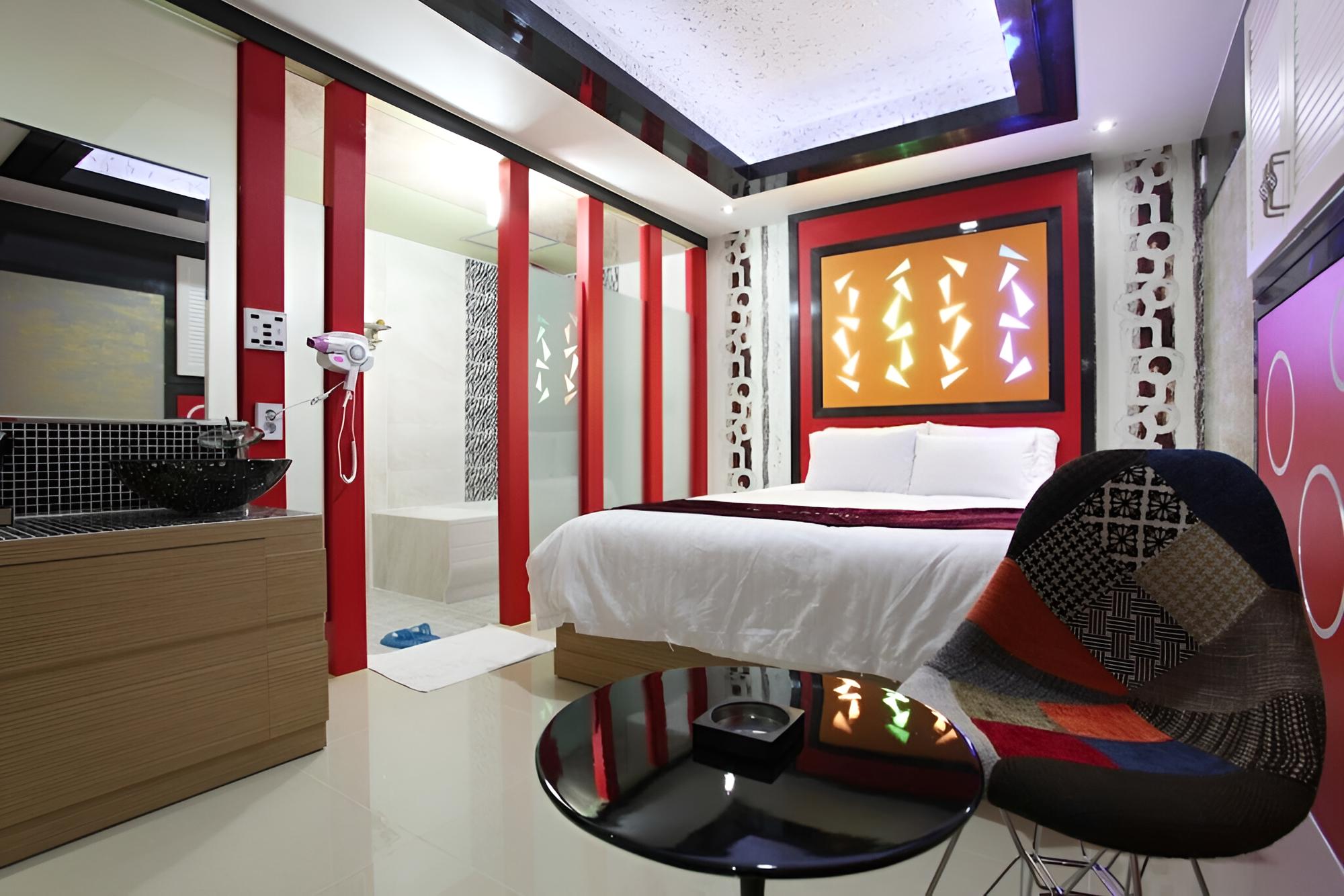 Room (Standard Room) - Photo 5