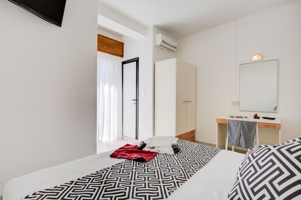 Double or Twin Room - Photo 15