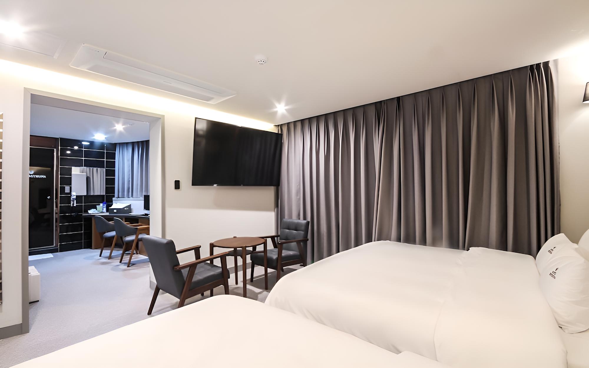 Room (Twin) - Photo 2