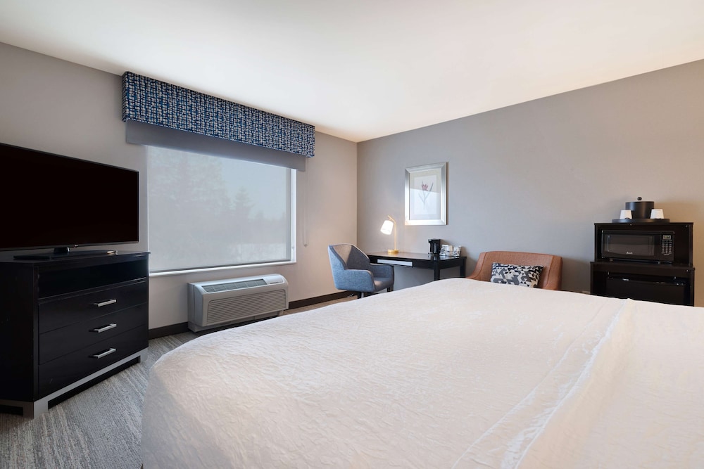 One King Bed, Non-Smoking, Accessible - Photo 2