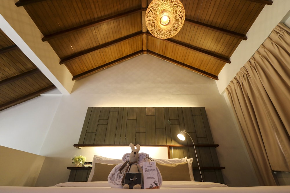Ivory Room, Double bed photo 2