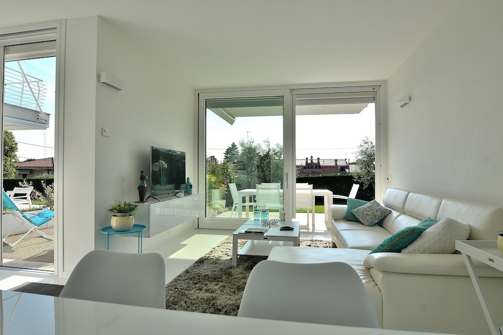 Apartment, 3 Bedrooms, Pool View