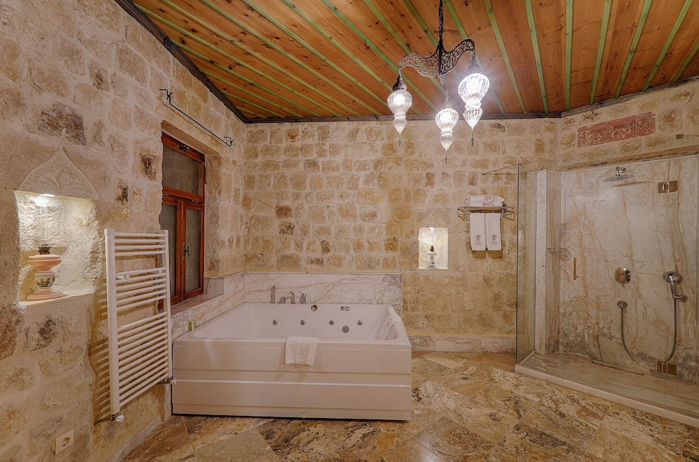 Superior Suite - Photo 3