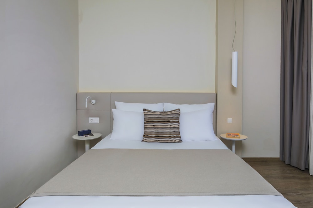 Economy Twin Room, Garden View