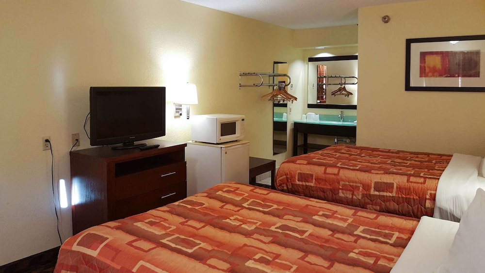 Standard Room, 2 Double Beds, Non Smoking - Photo 1