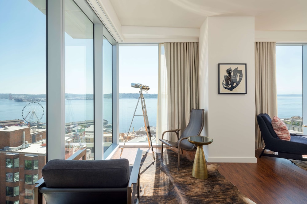 Suite (Thompson) photo 2
