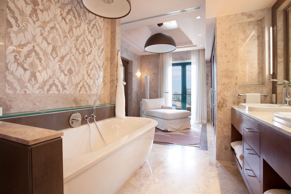 Presidential Room, Oceanfront