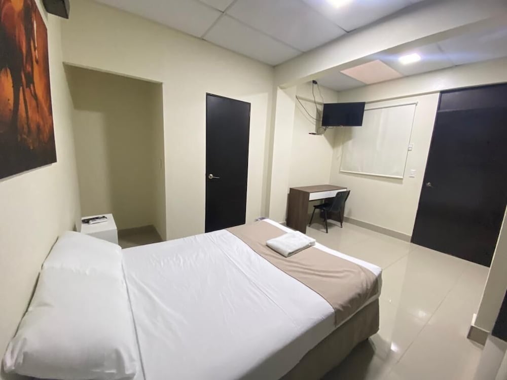 Standard Room, 1 Large Twin Bed, Non Smoking photo 2