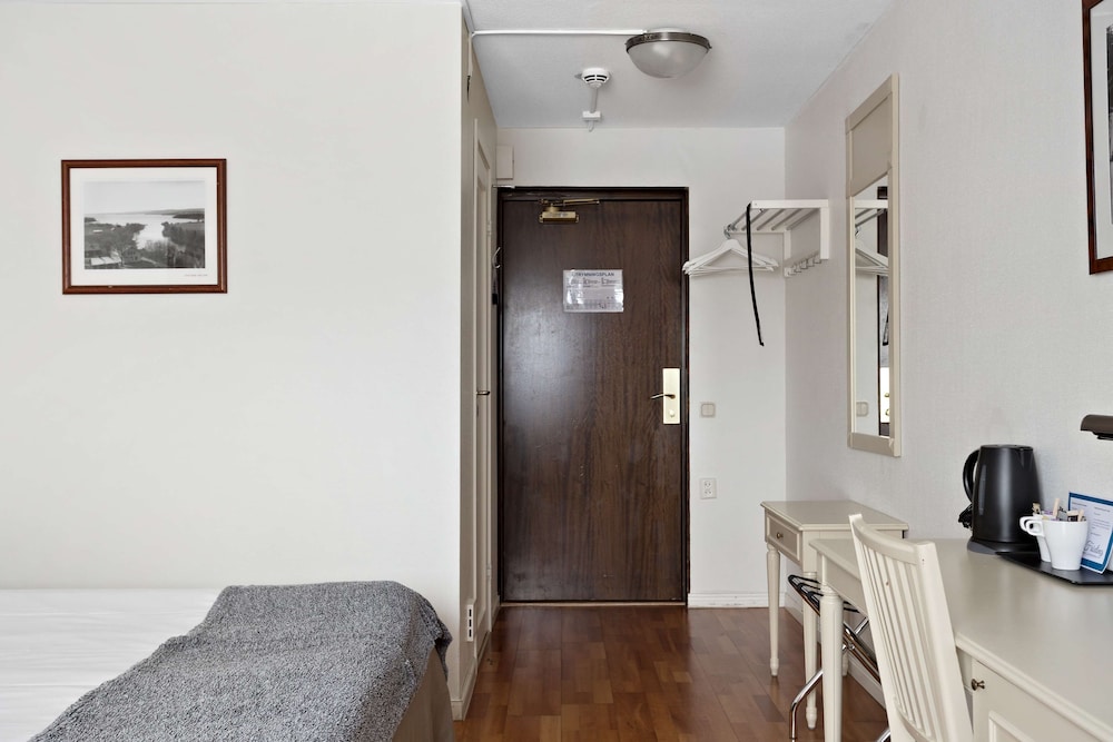 Standard Room, 1 Double Bed, Non Smoking - Photo 3
