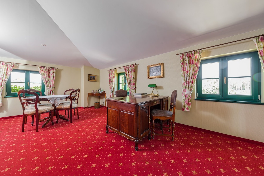 Suite, Bathtub, Garden View (Jacuzzi) photo 3