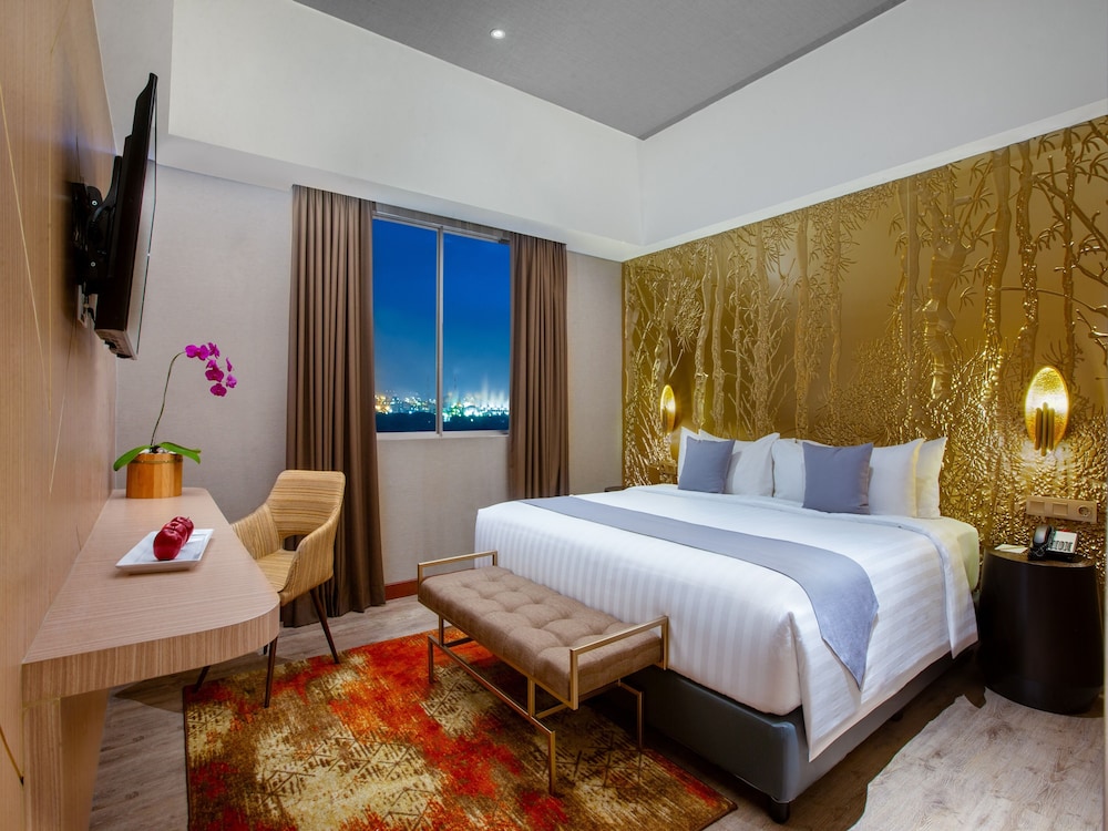 Suite - Photo 1