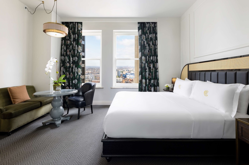 Deluxe Room, 1 King Bed, Accessible, Bathtub (Mobility & Hearing) - Photo 3