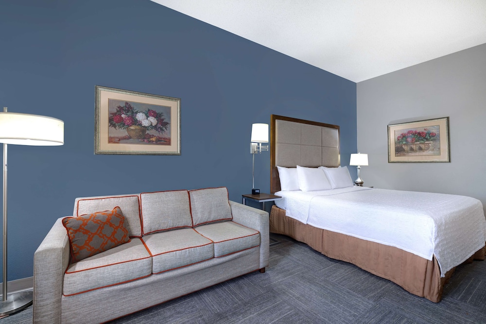 Suite, 1 King Bed, Non Smoking - Photo 3