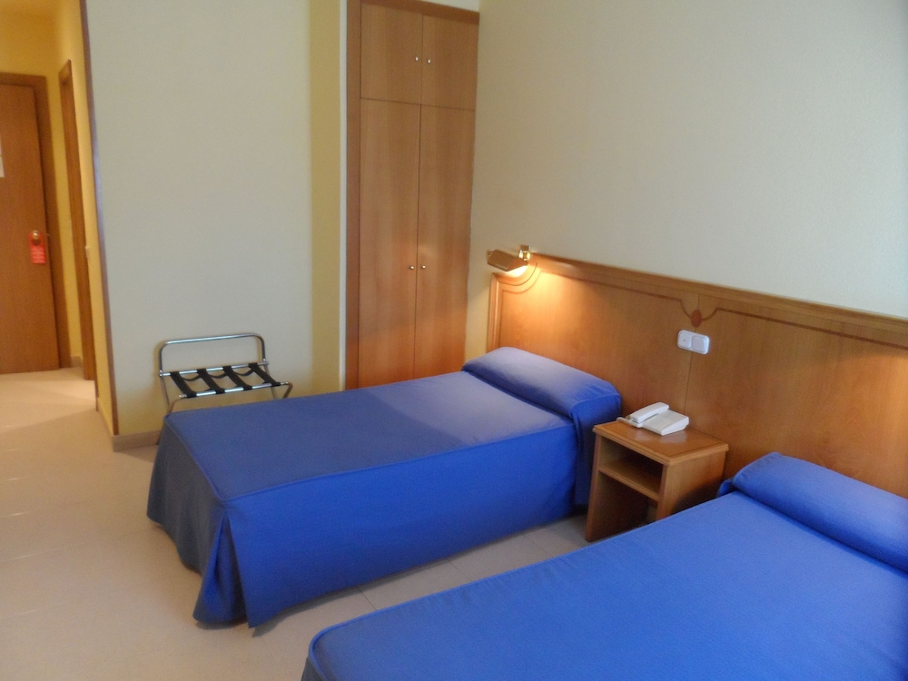 Standard Twin Room, 2 Twin Beds photo 2