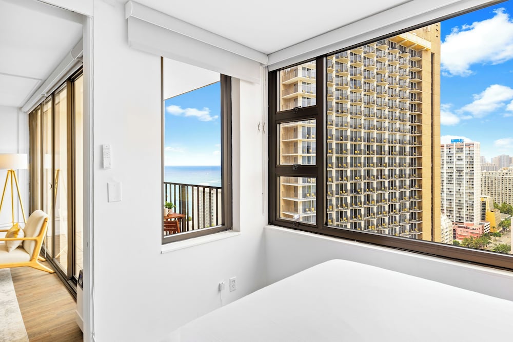 High Floor Ocean View Condo w/ 2 Beds and Parking: Design Apartment, 1 Bedroom, Balcony, Partial Ocean View (0094) photo