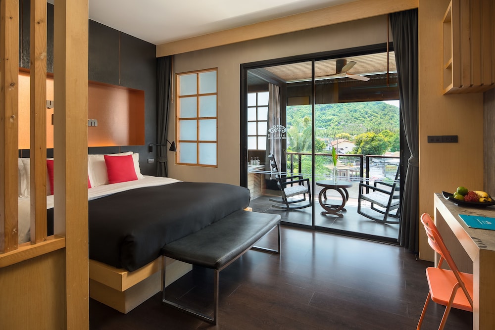 Deluxe Jacuzzi Suite Opposite Main Resort - Photo 6