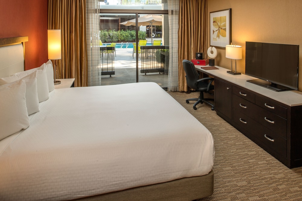 Suite, 1 King Bed, Non Smoking